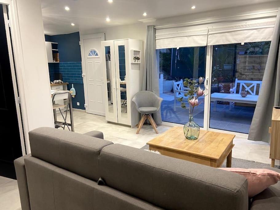 Appartement Maison Jardin Et Parking Gratuit - 10 Min De L'aeroport - Metro 14 - Arrivee Autonome *