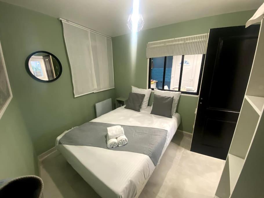 Maison Jardin Et Parking Gratuit - 10 Min De L'aeroport - Metro 14 - Arrivee Autonome *