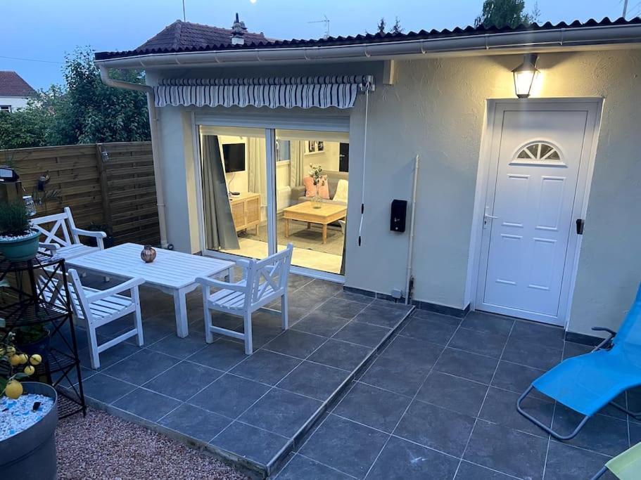 Maison Jardin Et Parking Gratuit - 10 Min De L'aeroport - Metro 14 - Arrivee Autonome *